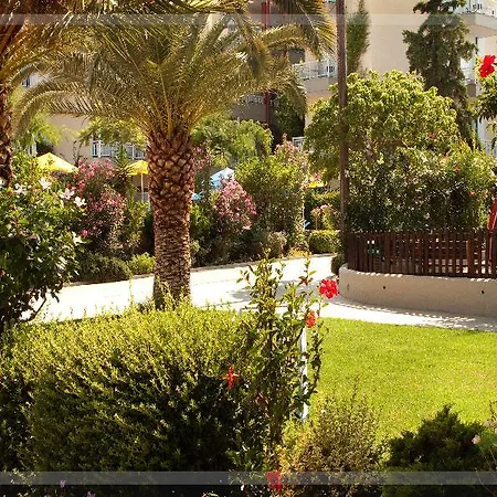 호텔 Ibiscos Garden 레팀노